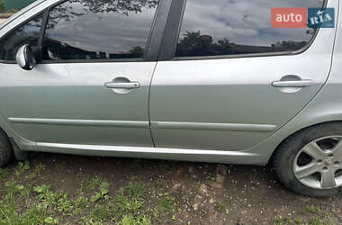 Хэтчбек Peugeot 307 2004 в 