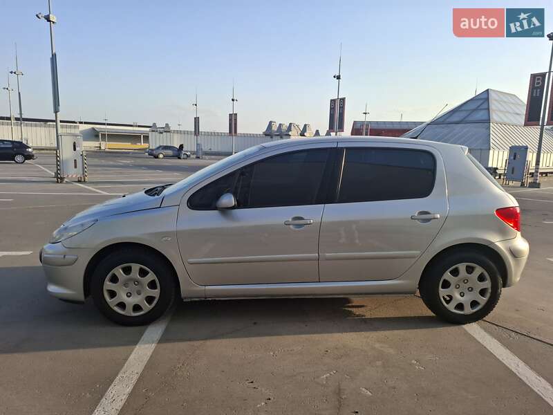 Хэтчбек Peugeot 307 2006 в 