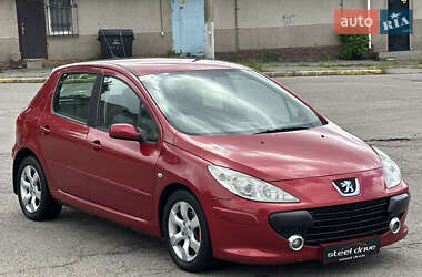 Хэтчбек Peugeot 307 2005 в 