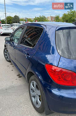 Хэтчбек Peugeot 307 2005 в 