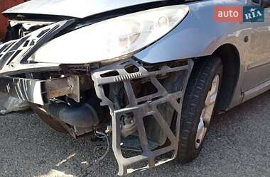 Хэтчбек Peugeot 307 2005 в 