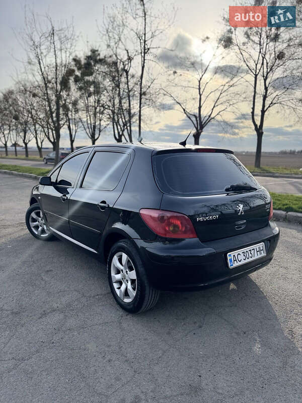 Хэтчбек Peugeot 307 2005 в Владимире