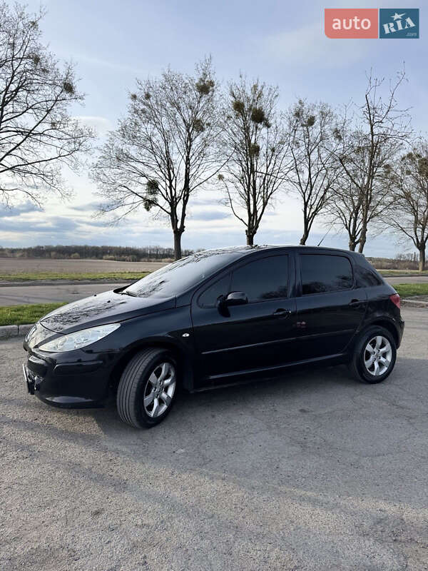 Хэтчбек Peugeot 307 2005 в Владимире