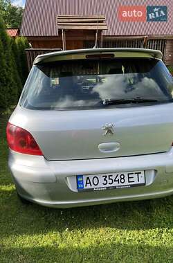 Хэтчбек Peugeot 307 2004 в 