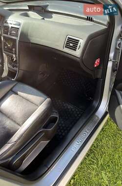 Хэтчбек Peugeot 307 2004 в 