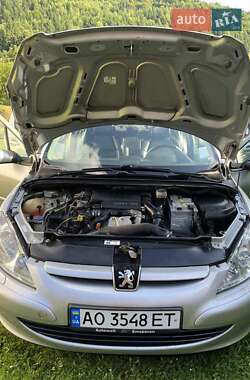 Хэтчбек Peugeot 307 2004 в 