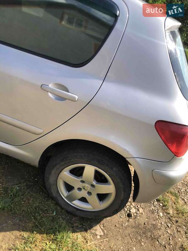 Хетчбек Peugeot 307 2002 в Чернівцях