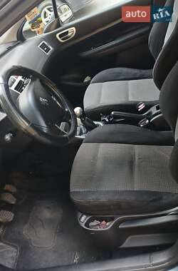 Универсал Peugeot 307 2005 в  фото 5 Универсал Peugeot 307 2005 в