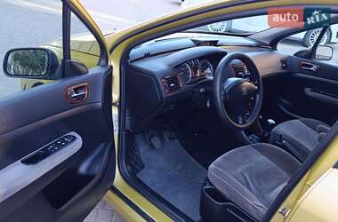 Хэтчбек Peugeot 307 2003 в  фото 3 Хэтчбек Peugeot 307 2003 в
