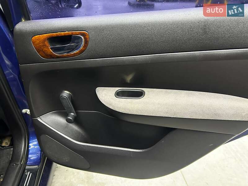 Хетчбек Peugeot 307 2002 в Чернівцях фото 15 Хетчбек Peugeot 307 2002 в Чернівцях