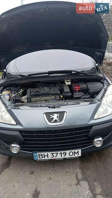 Хетчбек Peugeot 307 2006 в Вигоді