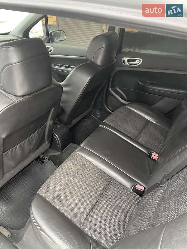 Хэтчбек Peugeot 307 2004 в Днепре