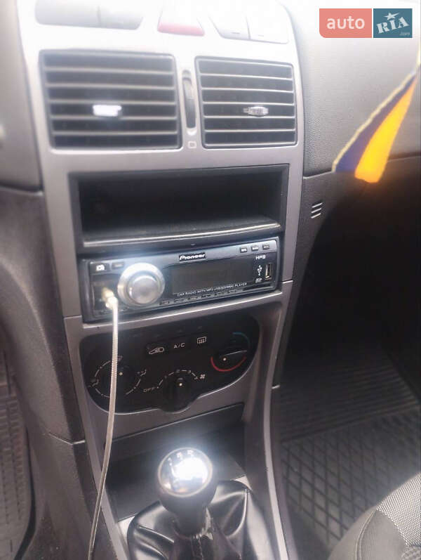 Хэтчбек Peugeot 307 2006 в Калиновке