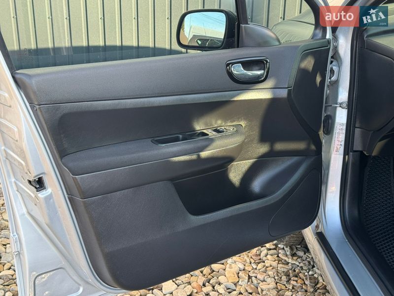 Хэтчбек Peugeot 307 2006 в Стрые