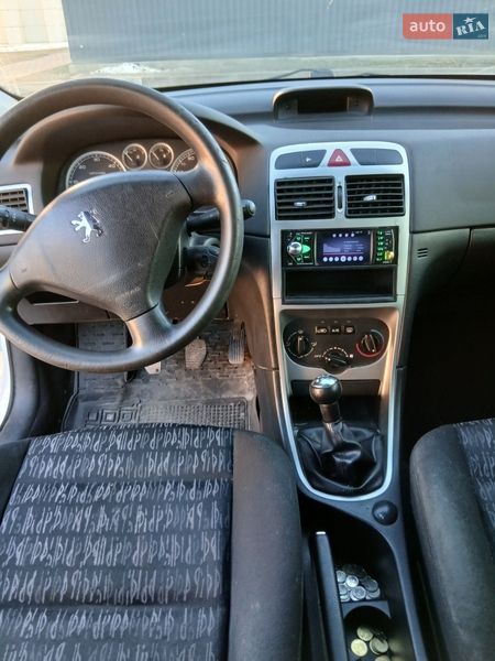 Хэтчбек Peugeot 307 2004 в Киеве
