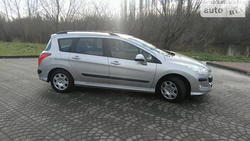 Peugeot 308 SW 2010 года