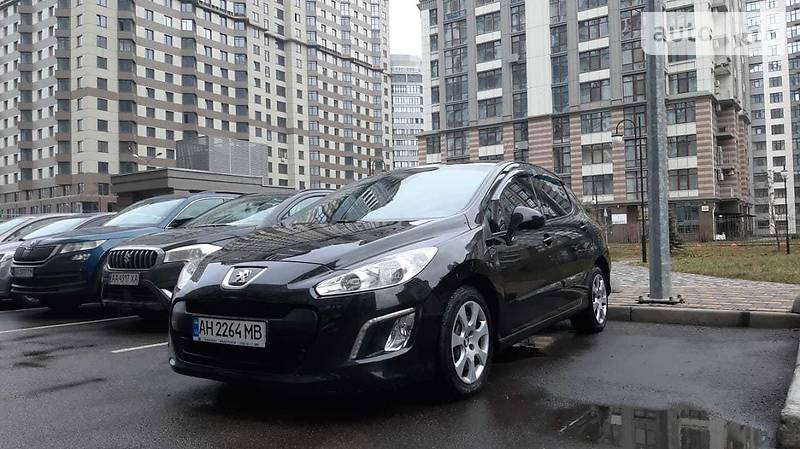 Хэтчбек Peugeot 308 2012 в Киеве