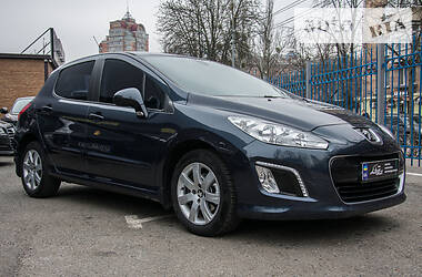 Хетчбек Peugeot 308 2011 в 