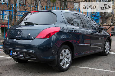 Хетчбек Peugeot 308 2011 в 