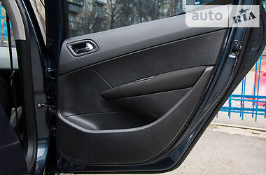 Хетчбек Peugeot 308 2011 в 