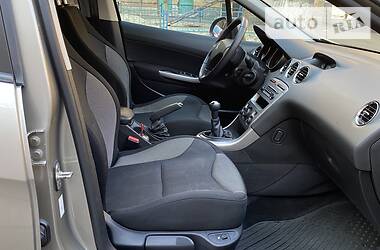 Хетчбек Peugeot 308 2012 в 