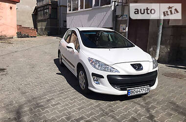 Хэтчбек Peugeot 308 2010 в 