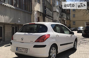 Хэтчбек Peugeot 308 2010 в 