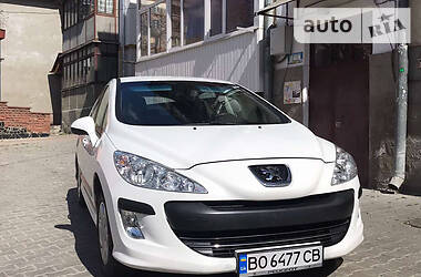 Хэтчбек Peugeot 308 2010 в 