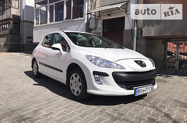 Хэтчбек Peugeot 308 2010 в 