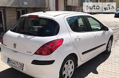 Хэтчбек Peugeot 308 2010 в 