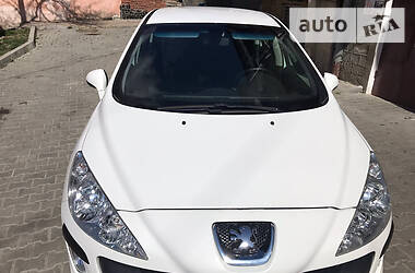 Хэтчбек Peugeot 308 2010 в 