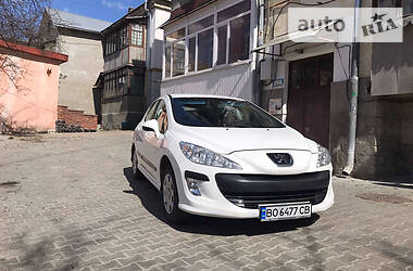 Хэтчбек Peugeot 308 2010 в 