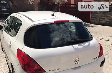 Хэтчбек Peugeot 308 2010 в 