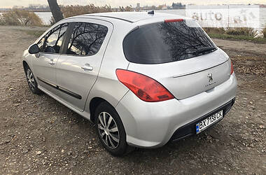 Хетчбек Peugeot 308 2013 в 