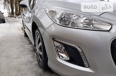 Хетчбек Peugeot 308 2013 в 
