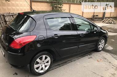Хетчбек Peugeot 308 2010 в 