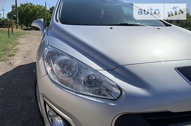 Хетчбек Peugeot 308 2011 в 