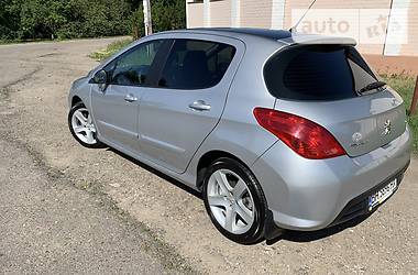 Хетчбек Peugeot 308 2011 в 