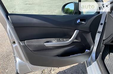 Хетчбек Peugeot 308 2011 в 