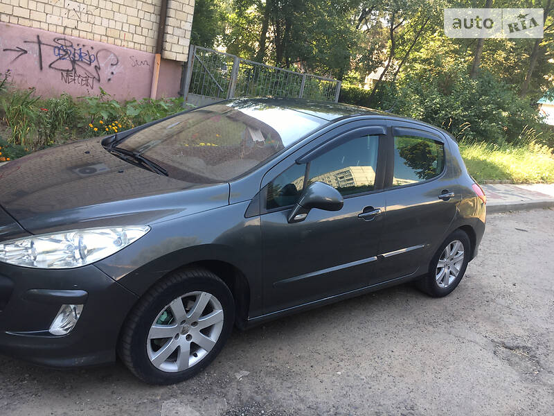 Хэтчбек Peugeot 308 2010 в Черновцах