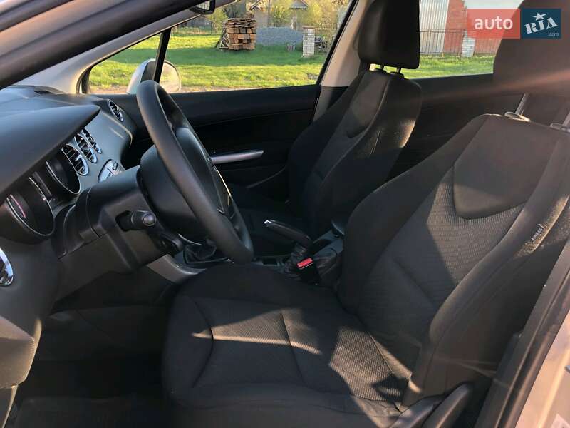 Универсал Peugeot 308 2013 в Калуше