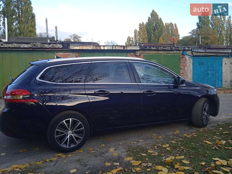 Універсал Peugeot 308 2015 в Ужгороді