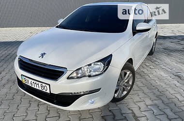 Хетчбек Peugeot 308 2015 в 