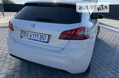 Хетчбек Peugeot 308 2015 в 