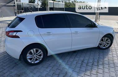 Хетчбек Peugeot 308 2015 в 