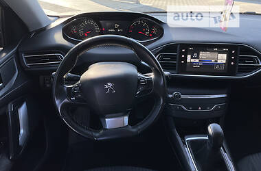 Хетчбек Peugeot 308 2015 в 