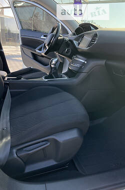 Хетчбек Peugeot 308 2015 в 