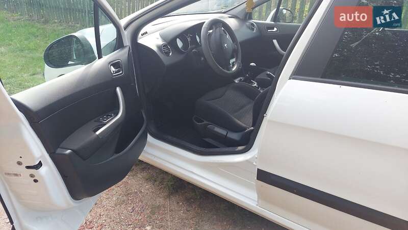 Универсал Peugeot 308 2009 в Нововолынске