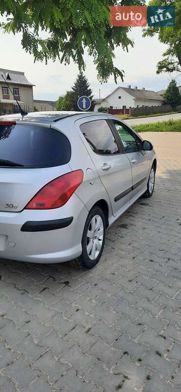 Хетчбек Peugeot 308 2011 в Чернівцях