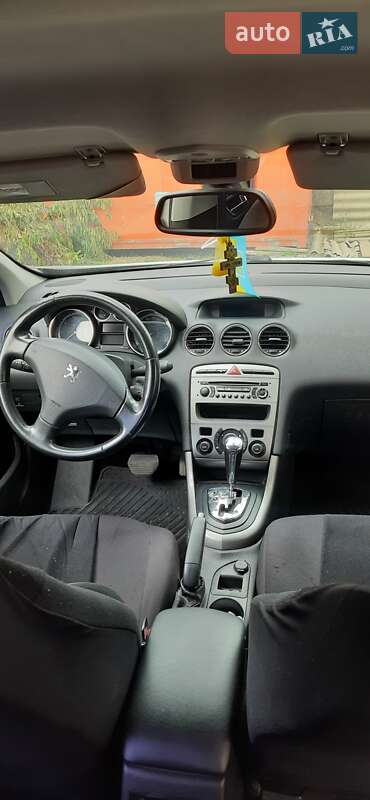 Хетчбек Peugeot 308 2011 в Чернівцях